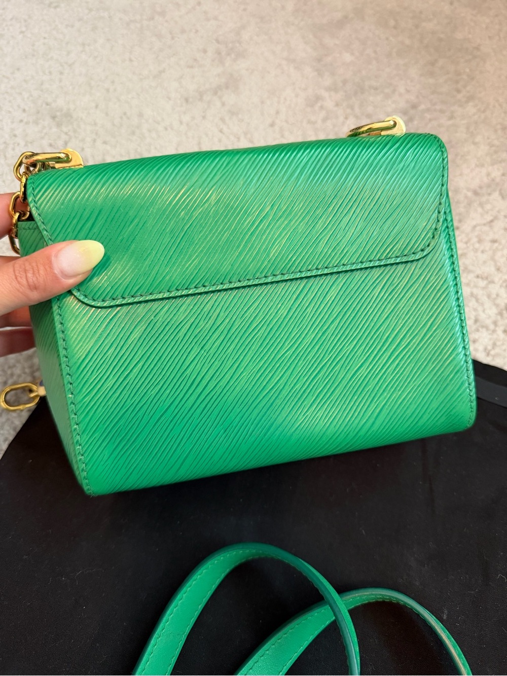 Louis Vuitton Green Epi Twist Shoulder Bag! - Picture 2 of 9